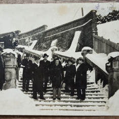 Grup de barbati fotografiati la Iasi, 1932// tip CP