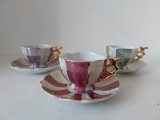 Set 3 Cești cu farfurioara Porțelan Japonez Satsuma &amp; Lusterware, Pictate Manual, Aurite, Piedestal 4 Picioare, Marcat Pagoda, Vintage Japan
