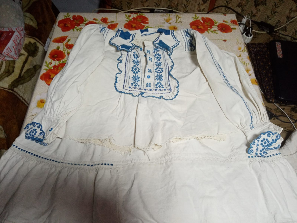 Poale și spătoaie pentru femei, vechi de peste 100 de ani, Bihor | Okazii.ro
