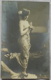 Fotografie tip carte postala, femeie pozand in tinuta sexy, perioada interbelica