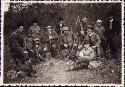 HST M217 Poză v&amp;acirc;nători cu puști 1935 G&amp;acirc;rbău județul Cluj foto