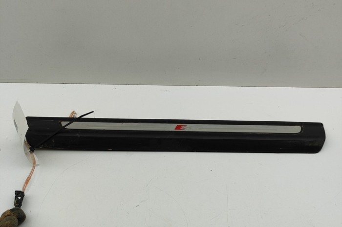 Ornament prag dreapta față AUDI Q8 4MN 2024 OEM: 4M8947406A | 31871386