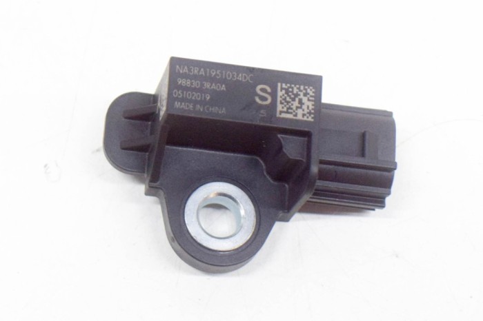 Senzor de impact dreapta spate NISSAN QASHQAI II J11, J11_ 2019 OEM: 98830-3RA0A 12244014