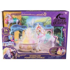 Set de Joacă Unicorn Academy &ndash; Starglow Fountain &amp;amp; Grajd cu Wildstar, Lumini, Sunete și 24 Accesorii, Multicolor, 4 ani +