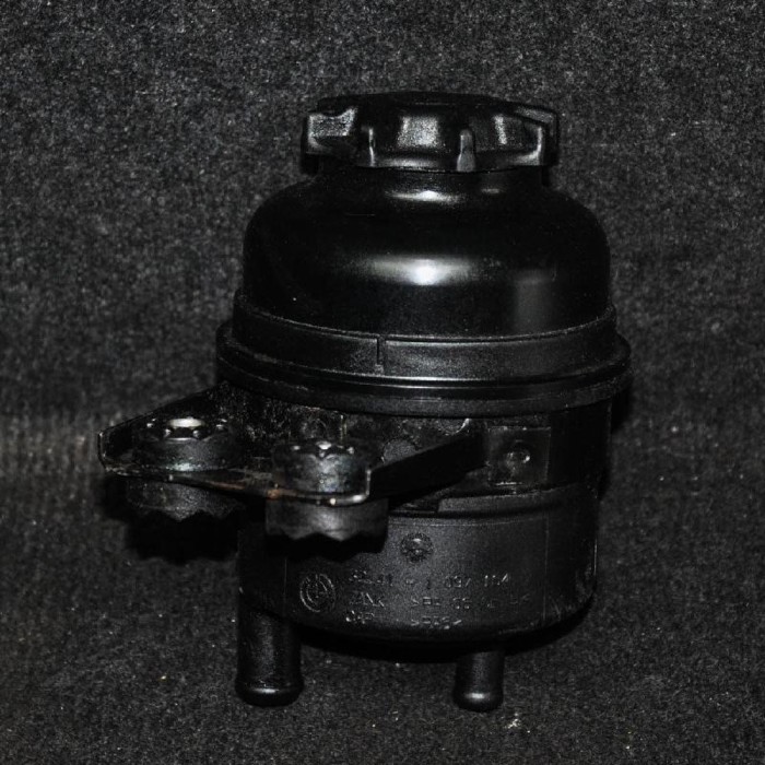 Rezervor pompa servodirecție BMW 5 E60 2005 OEM: 1097164 2062826