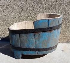 Vas din lemn vechi pentru struguri
