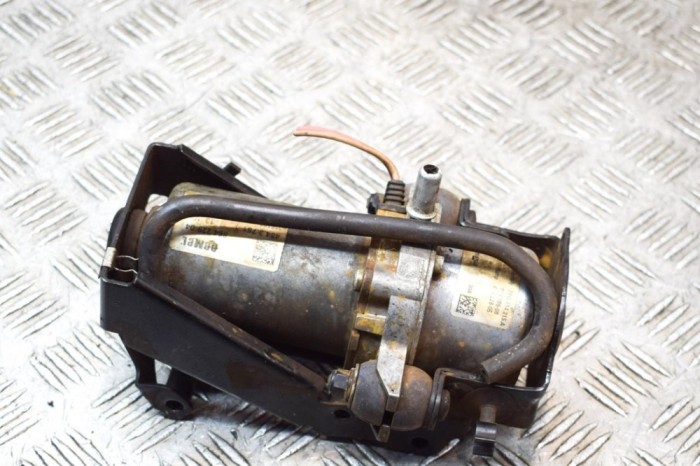 Pompa de vacuum PORSCHE CAYENNE 92A 2016 OEM: 7P0614215A,7P0.614.215.A | 17770024
