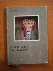 JOCURI CU MASTI.ZONA IASI (PODISUL CENTRAL MOLDOVENESC) de EMILIA PAVEL foto
