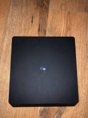 PlayStation 4 1 TB, cu 10 jocuri foto