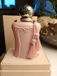 Delina-Parfums de marly foto