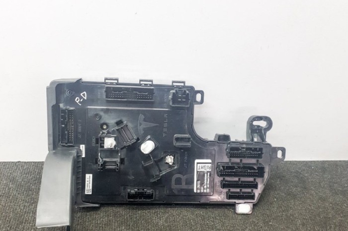 Modul de confort TESLA MODEL 3 2018 OEM: 1100340-90-G | 11318508