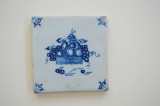 &quot;Vas cu fructe&quot; placa ceramica de Delft sec 18