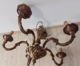 Candelabru din bronz masiv cu 5 brațe in stil francez,piesa cu o lucrătură de o foarte mare finețe,impact vizual deosebit