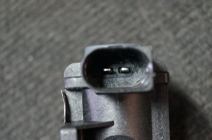 Supapa solenoid VW PASSAT Variant B8 3G5 2015 OEM: 1K0906627 | 1991021