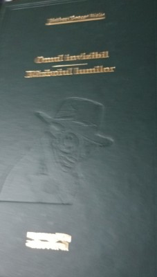 OMUL INVIZIBIL .RAZBOIUL LUMILOR( ADEVARUL) foto