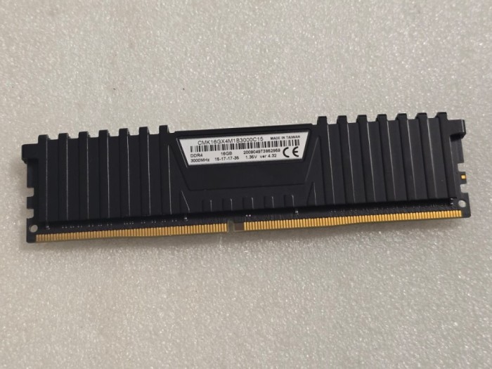 Memorie Corsair Vengeance LPX 16GB, DDR4, 3000 MHz, CL15, 1.35V, XMP 2.0, Negru