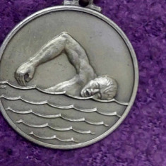 Medalie/distintie Sportiva Argintie veche 1971,inotator/inot/natatie,3 cm diam