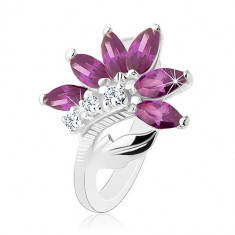 Inel strălucitor de culoare argintie, floare violet închis, frunză lucioasă - Marime inel: 49