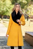 Palton LaDonna mustariu elegant din lana captusit pe interior cu un croi cambrat cu guler din blana