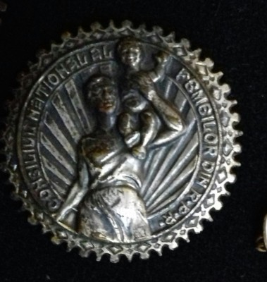 *** Insigna - CONSILIUL NATIONAL AL FEMEILOR DIN RPR*** foto