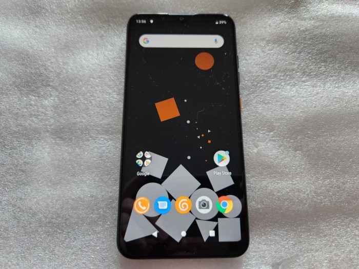 Telefon Orange Neva Play folosit impecabil
