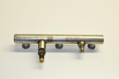 Rampa de combustibil dreapta AUDI A6 4F2, C6 2007 OEM: 06E130090 1512869 foto