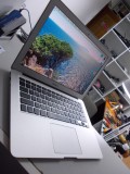 Macbook fara lumina Apple no light display nu afiseaza