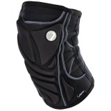 Genunchiere Performance DYE Negru S