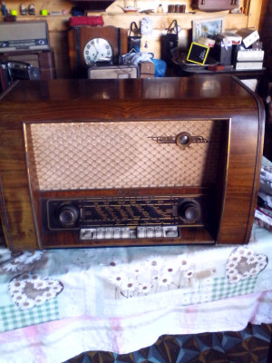 Radio vechi pe lampi Loewe Opta Venus 560W An 1954-55 foto