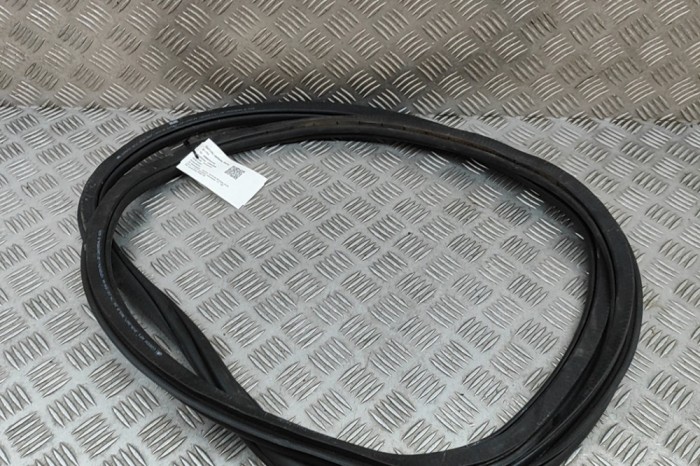 Garnitura ușă dreapta spate SKODA SUPERB III Estate 3V5 2019 OEM: 3V9867368B | 30472133