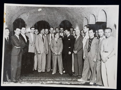 FOTOGRAFIE DE GRUP , BOXERI ROMANI , FOTOGRAFIE MONOCROMA , PE HARTIE LUCIOASA , PERIOADA INTERBELICA foto