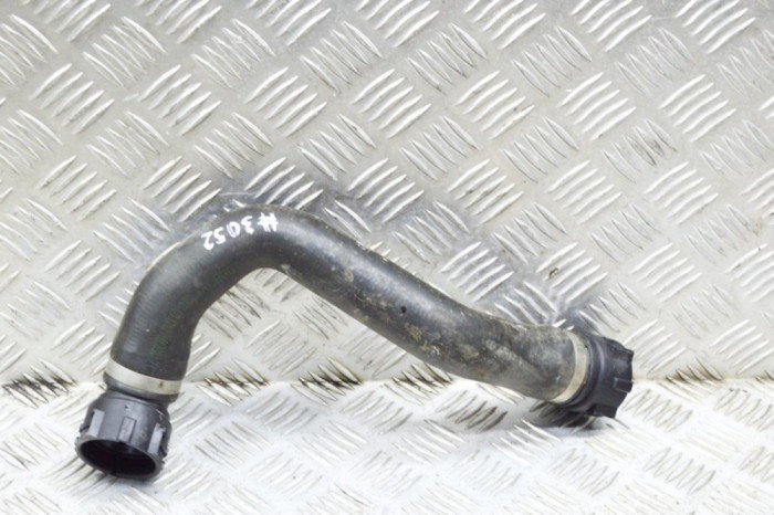 Furtun radiator răcire dreapta BMW 3 F30, F80 2012 OEM: 7596838 12480182