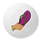 Cumpara ieftin Insigna rotunda 58 mm cu papuc si mana stil ilustratie, design amuzant, ac metalic