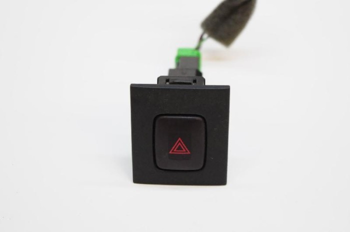 Comutator VOLVO XC70 II 2010 OEM: 30710106 2715776