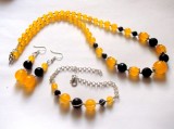 set colier ,bratara reglabila si cercei cu jad galben si onix 41532