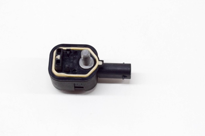 Senzor de impact dreapta față BMW X6 F16, F86 2015 OEM: 9224178 14670316