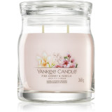 Yankee Candle Pink Cherry &amp; Vanilla lum&acirc;nare parfumată Signature 368 g