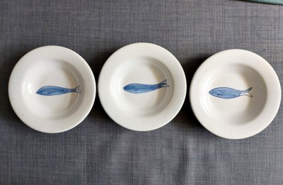 set 3 farfurii faianta vechi, de supa, pictate manual cu peste albastru, 22cm foto