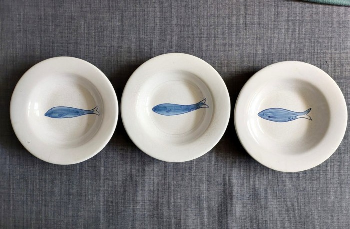 set 3 farfurii faianta vechi, de supa, pictate manual cu peste albastru, 22cm
