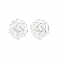 Cercei din argint in forma de floare alba, cu perle de cultura, White Roses