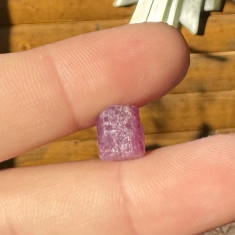 Rubin cristal natural unicat b10