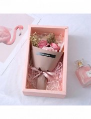 Cutiuta cu buchetel de trandafiri roz din sapun pentru Valentines Day sau 8 Martie