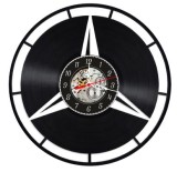 Ceas de perete decorativ realizat din disc de vinil, Model Mercedes-Benz, Stea in Trei Colturi, Cadru Segmentat, Cadran Mesh/Fagure, Negru, 30 cm