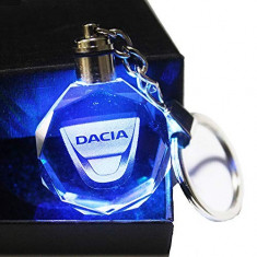 Breloc din cristal cu leduri Dacia foto