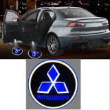 Cumpara ieftin Set 2 Lampi Logo Proiector Mitsubishi Universale LED Hologramă Ușă Auto, Baterii AAA (Nu sunt incluse)