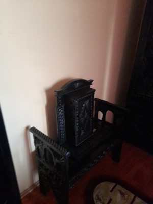 Mobila sculptata foto