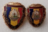 Lot 2 insigne militare RSR Militar de frunte varianta mare si mica **