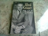 UNE VIE DE FRANCAIS. MEMOIRES - ALFRED GROSSER (CARTE IN LIMBA FRANCEZA)