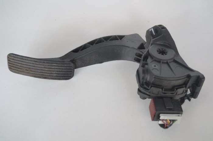 Pedala de accelerație OPEL INSIGNIA A Estate G09 2010 OEM: 6PV009765-0113237356 1630223