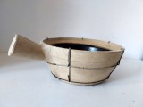 Vas ceramic cu toarta, legat cu sarma, vintage, vechi, decor